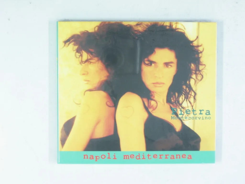 Copertina di Napoli Mediterranea