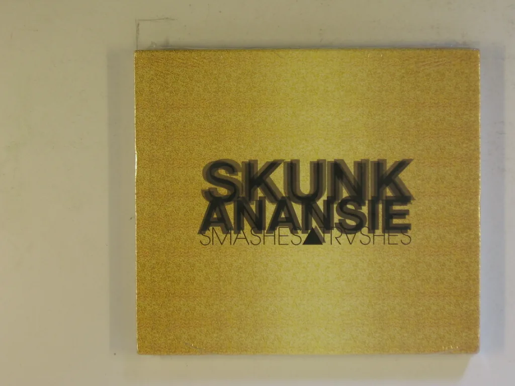 Copertina di Smashes Trashes