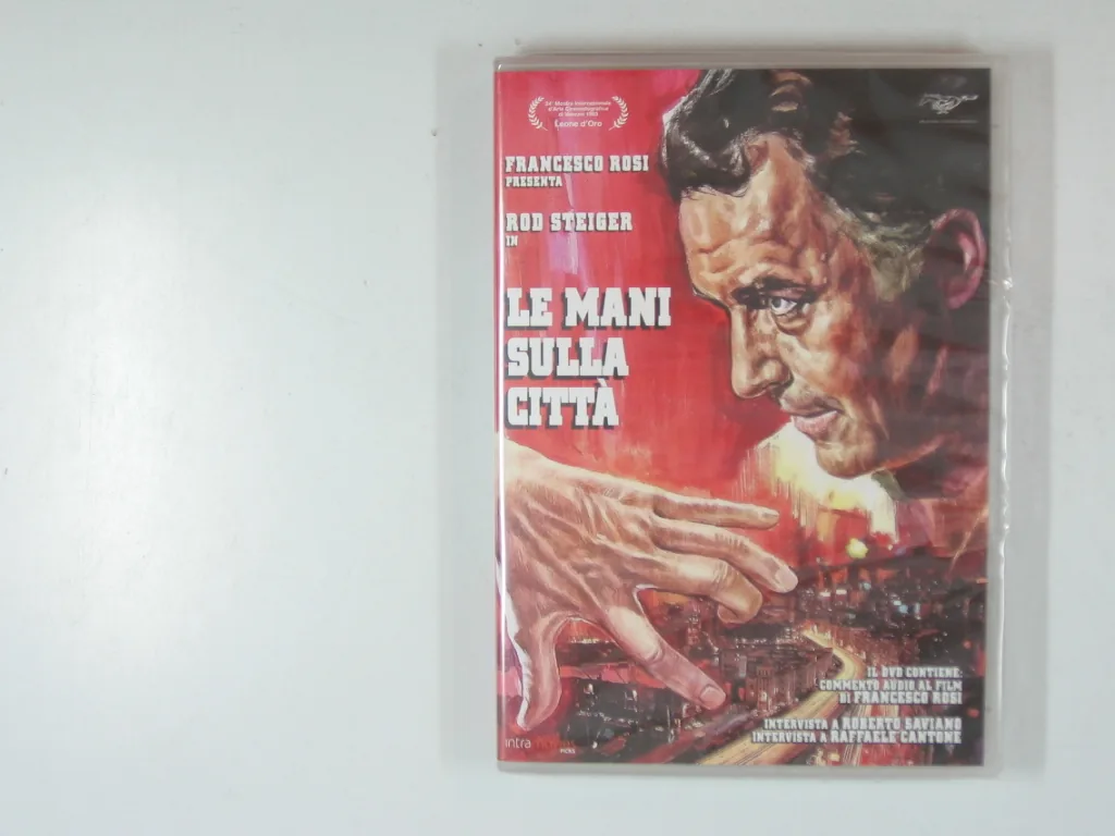 Copertina di Mani Sulla Città