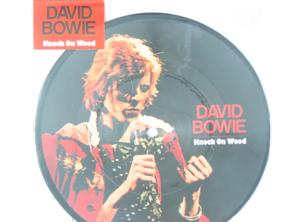 Copertina di Knock On Wood