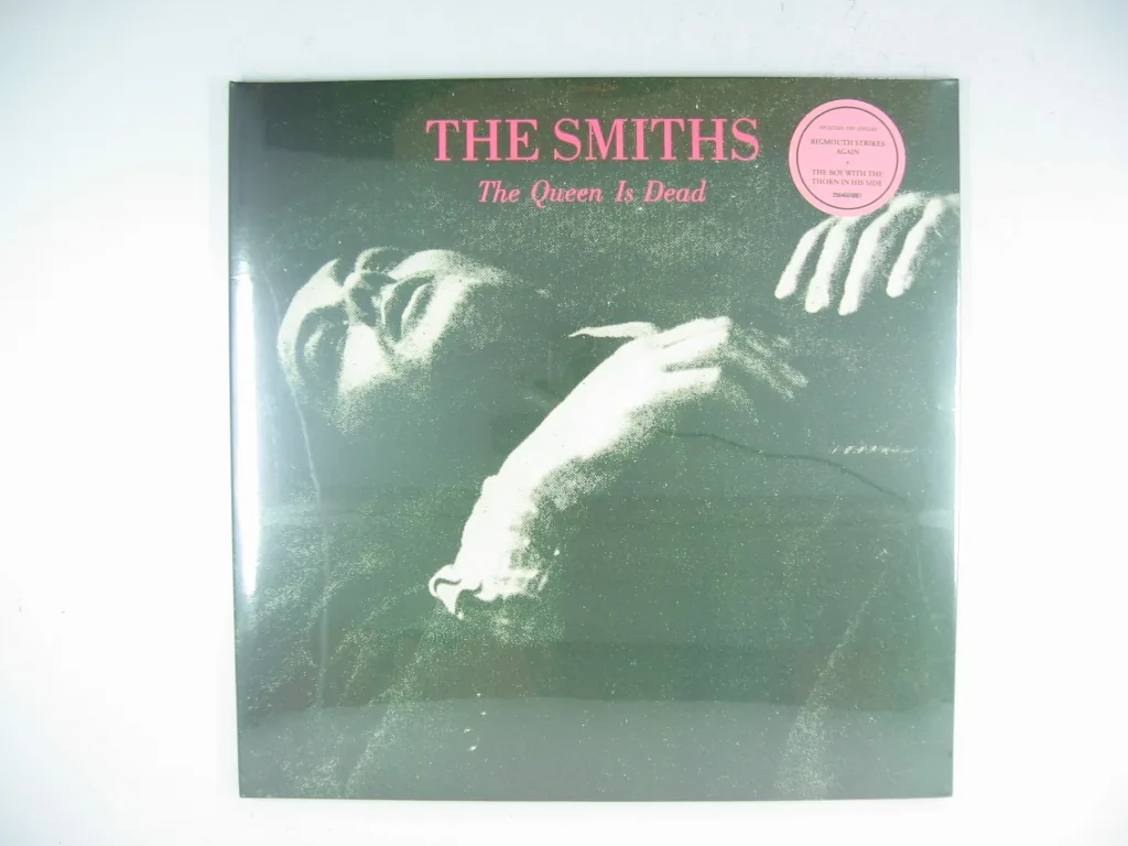 Copertina di The Queen Is Dead
