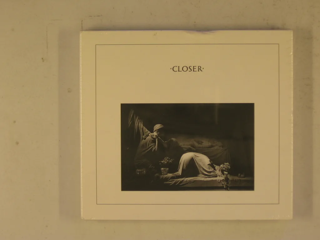 Copertina di Closer