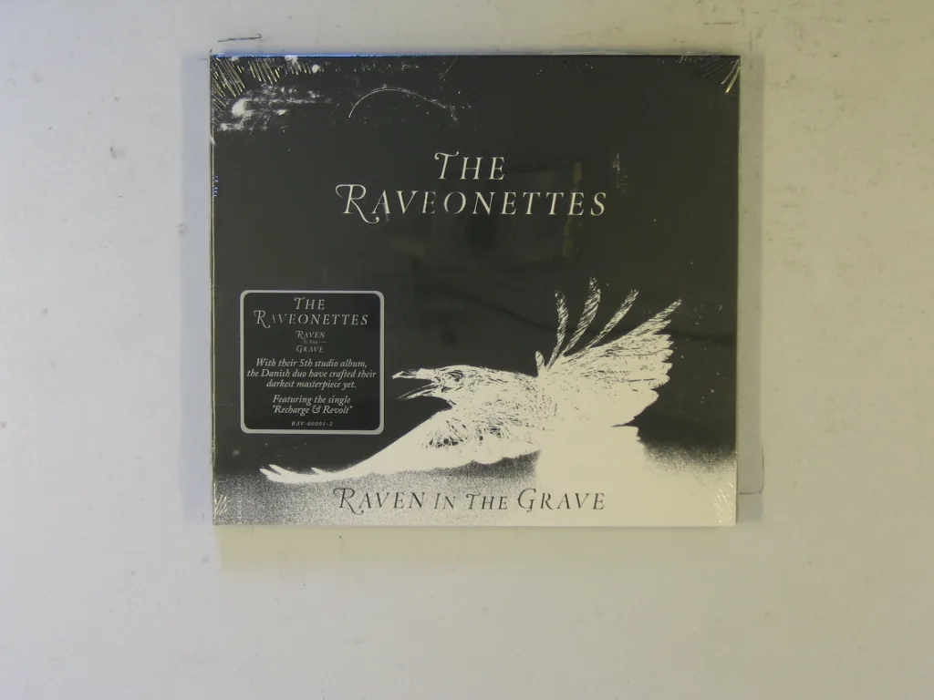 Copertina di Raven In The Grave
