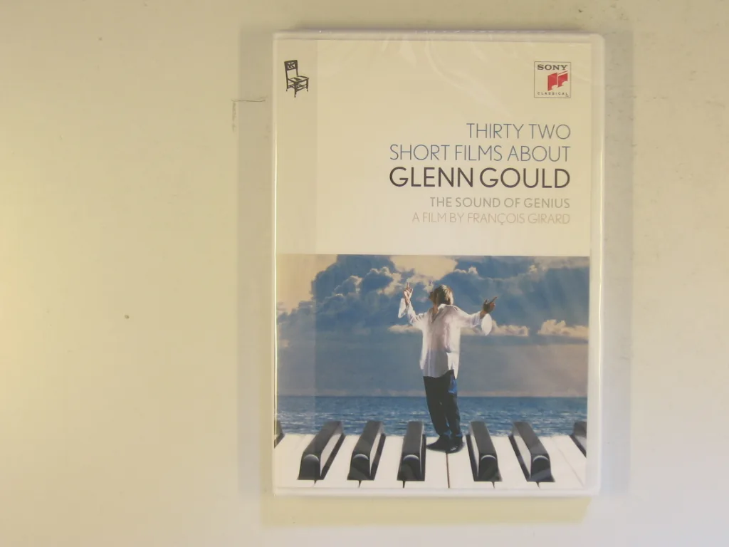 Copertina di Thirty Two Short Films About Glenn Gould