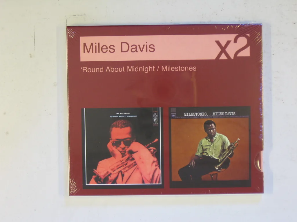 Copertina di Round About Midnight/Milestones