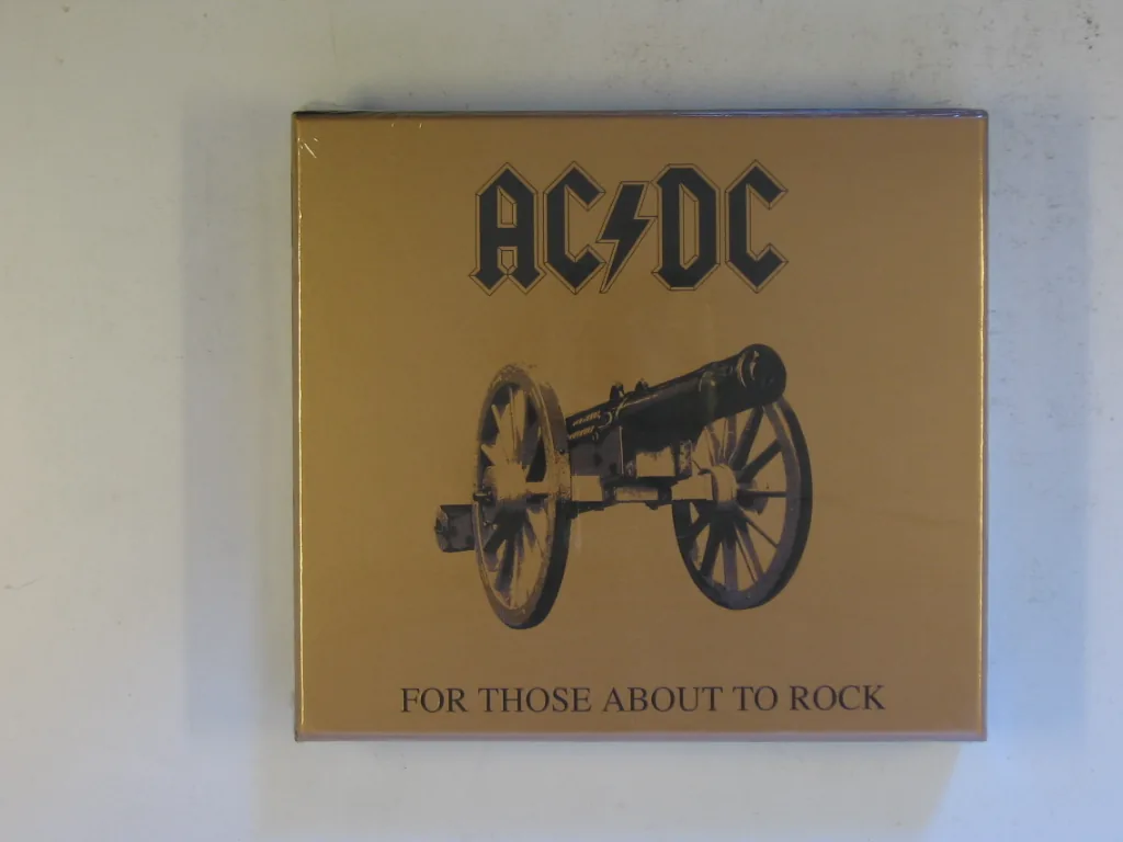 Copertina di For Those About To Rock (We Salute You)