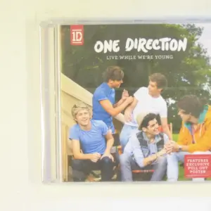 Copertina di Live While We'Re Young