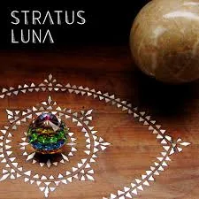 Copertina di Stratus Luna