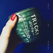 Copertina di Fall To Pieces